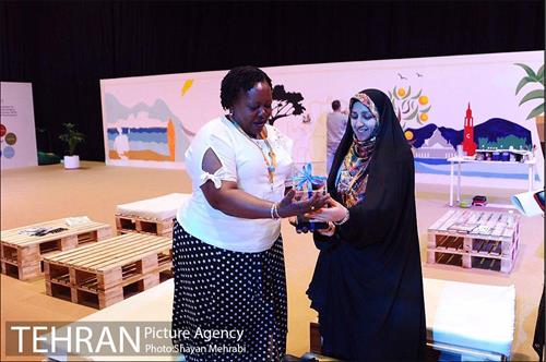 دیدار زهرا بهروزآذر مدیرکل امور بانوان شهرداری تهران با آنجلا مواى  13