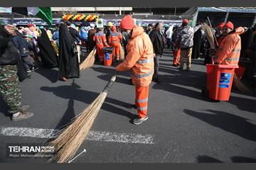 خدمات شهرداری تهران در پایان راهپیمایی ۲۲ بهمن - ۲ 31