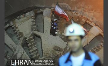 ورود دستگاه تمام مکانیزه(TBM) به ایستگاه مترو شهدا 23