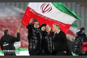 جشن و شادی بازیکنان و کادر فنی تیم ملی ایران پس از صعود به جام جهانی 2022