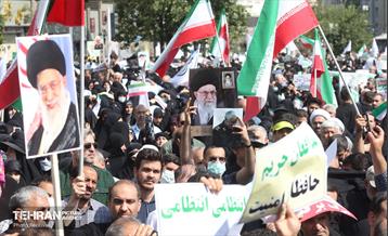 راهپیمایی نمازگزاران نماز جمعه تهران در اعتراض به حوادث اخیر