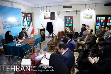 تقدیر از همکاران نویسنده و رونمایى از دوهفته نامه همگامان 9