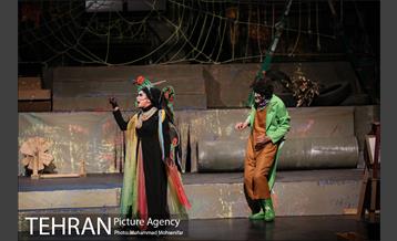 اجرای نمایش شاپرک خانوم 7