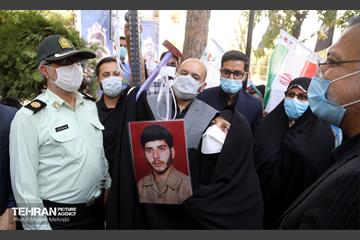 نواخته شدن زنگ دانش آموز شهید در قطعه شهدای گمنام 18