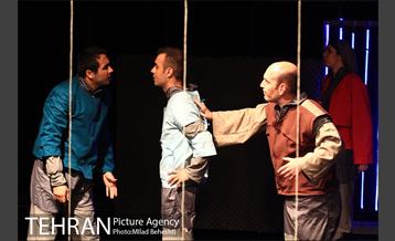 نمایش قاطیغوریاس‎ 10