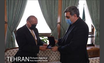 دیدار شهردار تهران با سفیر مالزی 15