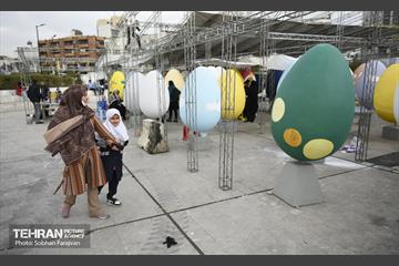 جشنواره تخم‌مرغ رنگی در میدان هفت تیر 1
