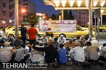 مراسم افطاری ساده در پایانه های تاکسیرانی شهر تهران 15