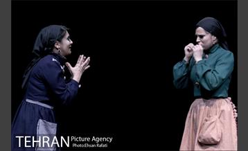 نمایش خانه‌اى در انتهاى خیابان بهار 14