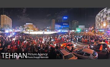 شادی خیابانی مردم بعد از پیروزی تیم ملی ایران 1