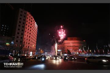 نورافشانی جشن پیروزی انقلاب اسلامی در میدان ولی‌عصر(عج) 13