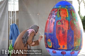 جشنواره تخم مرغ رنگی در میدان آزادی 12