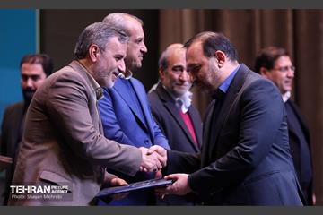 آیین تجلیل از برگزیدگان مناطق 22 گانه 21