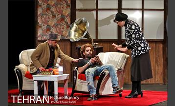 نمایش یک ساعت آرامش در تماشاخانه ایرانشهر 31