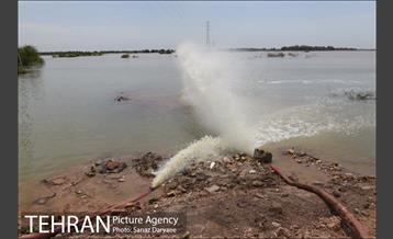 عملیات تخلیه کامل آب شهرک مسکونی پیام اهواز 3