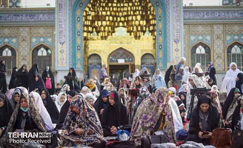 اقامه نماز عید فطر در امامزادگان پنج تن لویزان  26