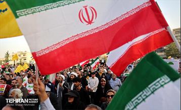 اجتماع مردمی در حمایت و تشکر از نیروهای مسلح در میدان انقلاب 31