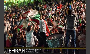 تماشای دیدار تیم‌های ملی ایران و پرتقال در استادیوم آزادی 15