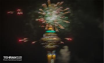 نورافشانی جشن پیروزی انقلاب اسلامی در برج میلاد 7