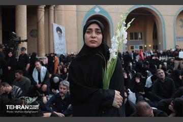 اقامه نماز بر پیکر آقای شهید ایران - 1 81