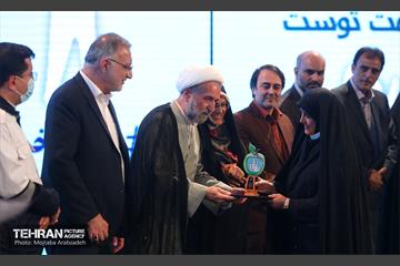 همایش تقدیر از ایثارگران سلامت