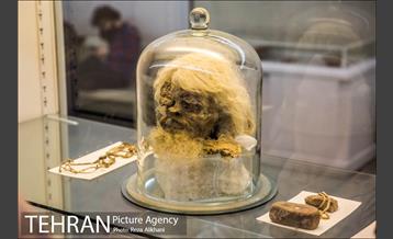 گشت و گذاری در موزه‌های ملی، آبگینه و نقاشی 1