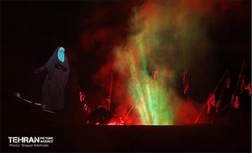 نمایش بزرگ میدانی «تنهاتر از مسیح» 32