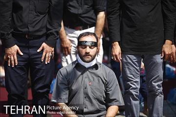 حضور شهردار برای اقامه نماز ظهر عاشورا در میدان امام حسین (ع) 12