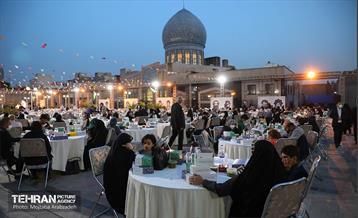 افطاری شهردار تهران با حضور خانواده شهدا 2