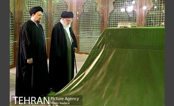 حضور رهبر انقلاب در مرقد مطهر امام راحل و گلزار شهدای بهشت زهرا 2