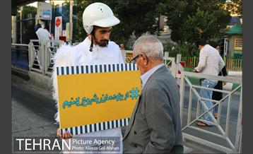 نمایش آدم فضایی ها فرشته های آموزش ترافیک  15