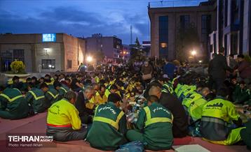 ضیافت یک هزار نفری افطار شهرداری منطقه ۵