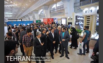 بازدید حسینی مکارم سرپرست شهرداری تهران ار نمایشگاه کتاب 16