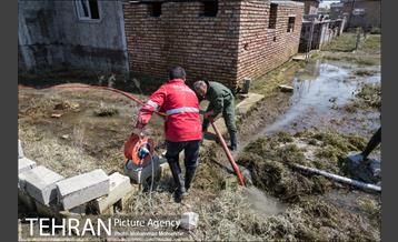 عملیات تخلیه آب از منازل مسکونی گمیشان 15