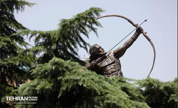 رونمایی از مجسمه آرش کمانگیر در میدان ونک 3