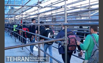 گیت نهایی ایرانی ها برای ورود به کشور عراق. در این بخش مهرنهایی داخل پاسپورت چک می شد