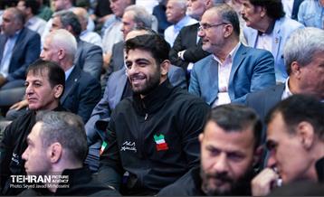 مراسم تجلیل از کشتی‌گیران قهرمان (جشنی برای ایران)  11