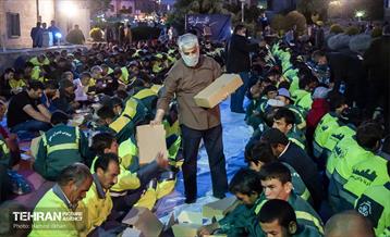 ضیافت یک هزار نفری افطار شهرداری منطقه ۵