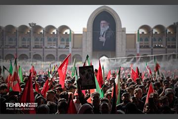 اقامه نماز بر پیکر آقای شهید ایران - 3 5