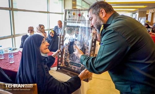 آیین تجلیل از خانواده‌های معظم شهدا منطقه 17