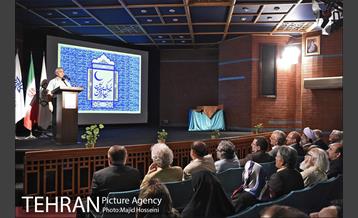 دیدار شهردار تهران با هنرمندان و رونمایی از قرآن خطی 13