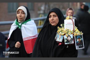 تشییع پیکر ۱۰۰ شهید مردمی و مدافع امنیت در تهران 16