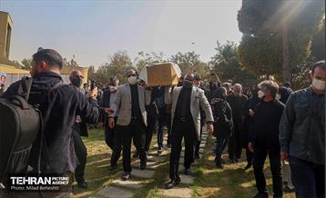 مراسم تشییع پیکر مرحومه ایران درودی هنرمند نقاش 37