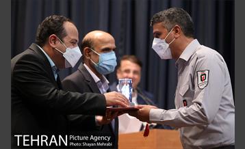 آیین تقدیر از آتش نشانان حریق پالایشگاه تهران 33