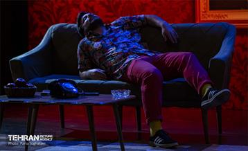 نمایش «بیماری خانواده میم» 7