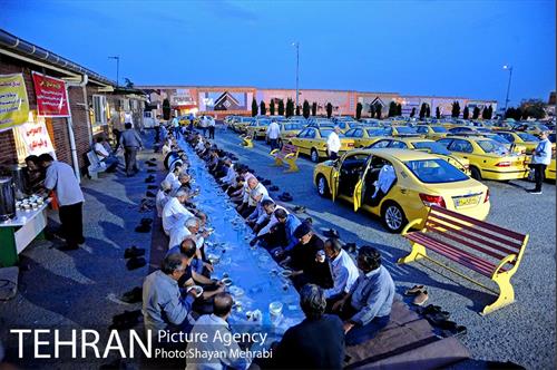 افطاری ساده تاکسی رانی در پایانه فرودگاه مهرآباد 3