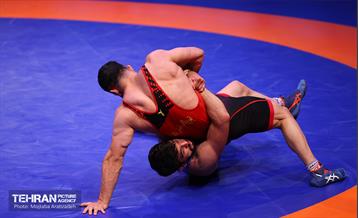 مراسم اهدای کاپ قهرمانی تیم‌های برتر کشتی آزاد توسط شهردار تهران و وزیر ورزش 13