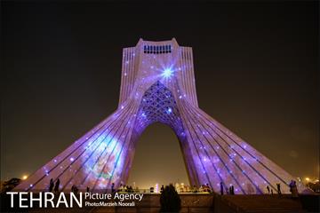 اجراى ویدئو مپینگ به مناسبت میلاد حضرت رسول ( ص ) در برج آزادى 1
