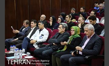 آیین کاشت درخت در بیمارستان شریعتی توسط شهردار تهران 2