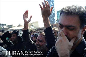 مراسم عاشورای حسینی در میدان امام حسین(ع) 33
